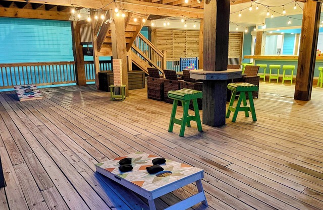 Views from 2 decks - 1000ft to the sand - HUGE deck with bar, views and games