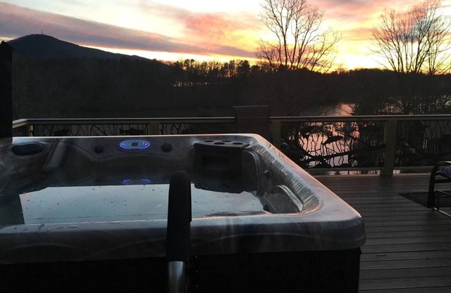 Views from upscale hm are of trees, beautiful gardens, mountains & lake. Two Decks are stunning