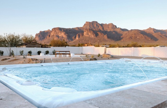 Views - Heated Pool - 10 person Hot Tub - Golf - Game Room - Pickleball Court