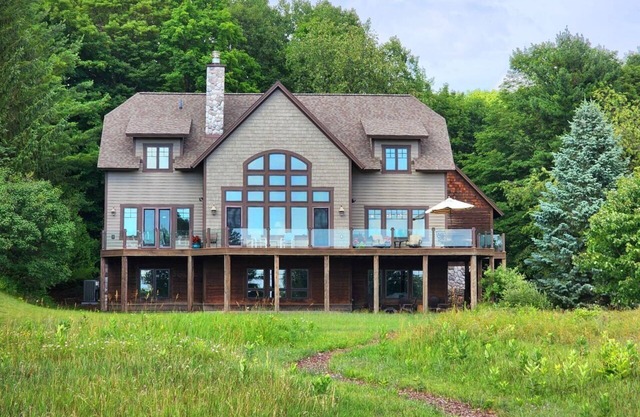 Views of Lake Michigan-sleeps 6-Birchwood Farms Golf & CC!