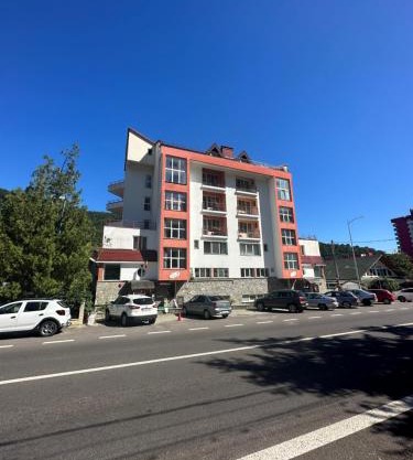 Vila Trandafirul si Liliacul