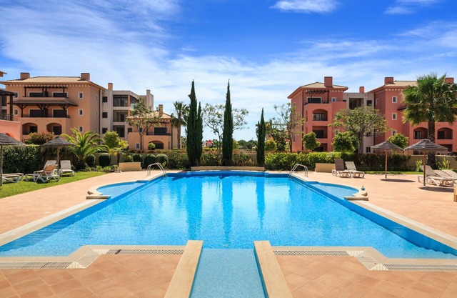 Vilamoura Luxurious PENTHOUSE by the golf, WIFI, Cable TV, 2 pools