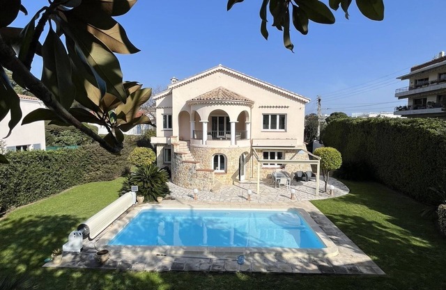 Villa à L'orée de Cap D'antibes. Plage, Vieil Antibes, Juan les Pins Tout à Pied