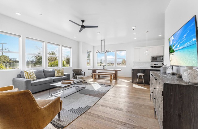 Villa #07 at Bloomington Country Club: Pool, Golf, Restaurant