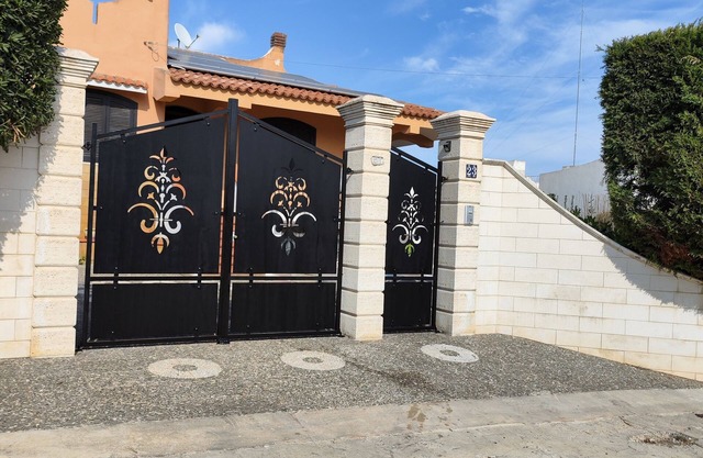Villa 10 places at 100 mt. from the sea