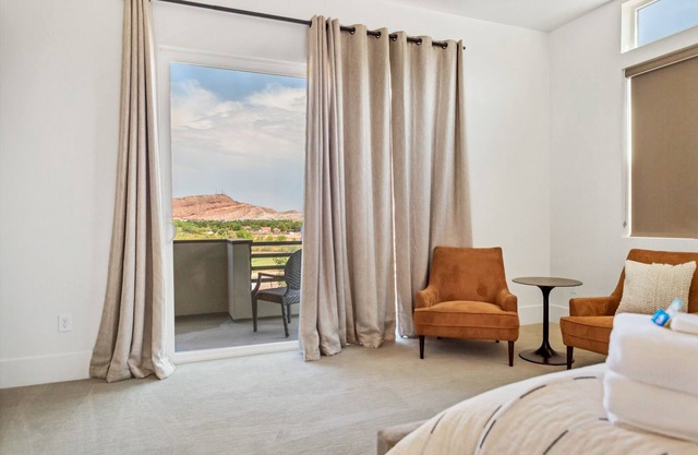 Villa #15 Dog Friendly, Pool and Hot Tub!