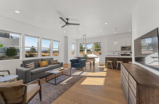 Villa #19 at Bloomington Country Club: Pool, Golf, Restaurant