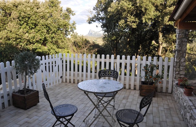 Villa and private pool in the garrigue, terraces with panoramic views