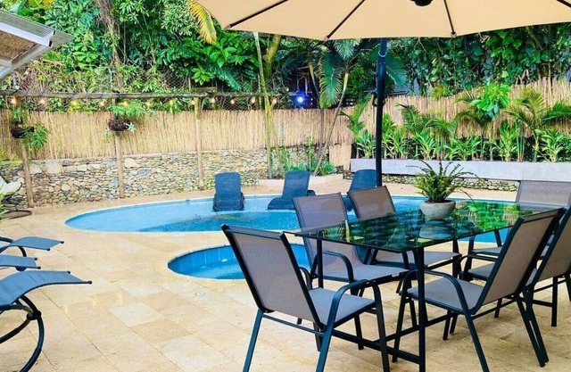 Villa AG6 Daily Clean & Breaky+ Massage in Poblado