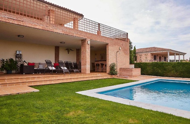 Villa Alcotán Layos by Toledo AP