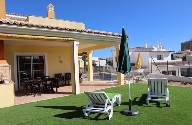 Villa Alvor near the beach with 4 suites