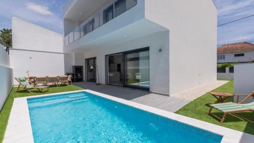 Villa Aroeira with Pool by LovelyStay