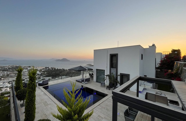 Villa Aylinda with Private Heated Pool