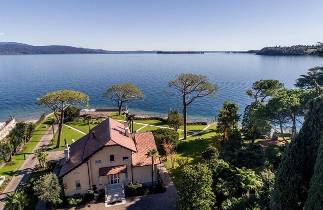 Villa Belvedere - Wonderful lake front villa with a private access to the beach