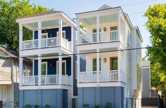 VILLA BLANCA GORGEOUS DOWNTOWN CHS HOME 3 king bds