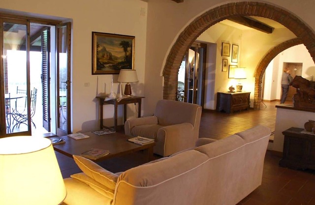 Villa by Lake Trasimeno with Scenic Views