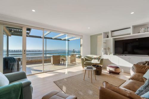 Villa by the Ocean 6 124 Franklin Parade Encoun