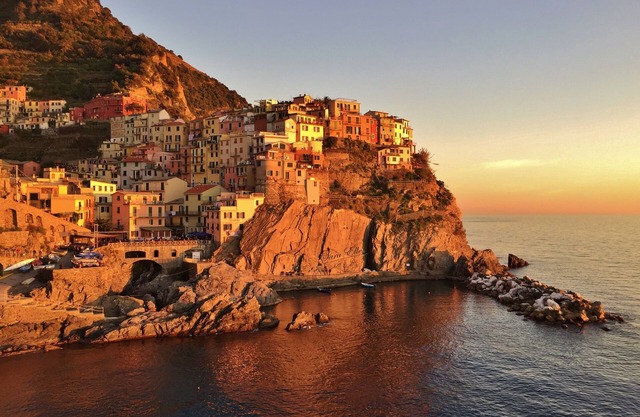 VILLA BYRON Luxury Retreat w Pool, A /C, Free WiFi, Park near to CINQUE TERRE