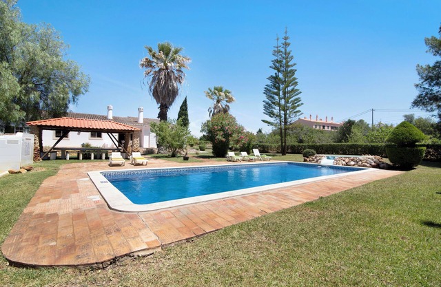 Villa 'Casa Alcantarilha' with Pool & Wi-Fi