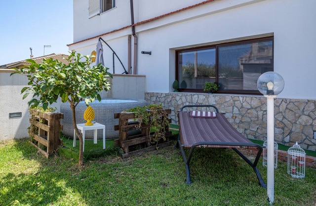Villa 'Casa Helios Con Idromassaggio' with Private Terrace, Wi-Fi and Air Conditioning