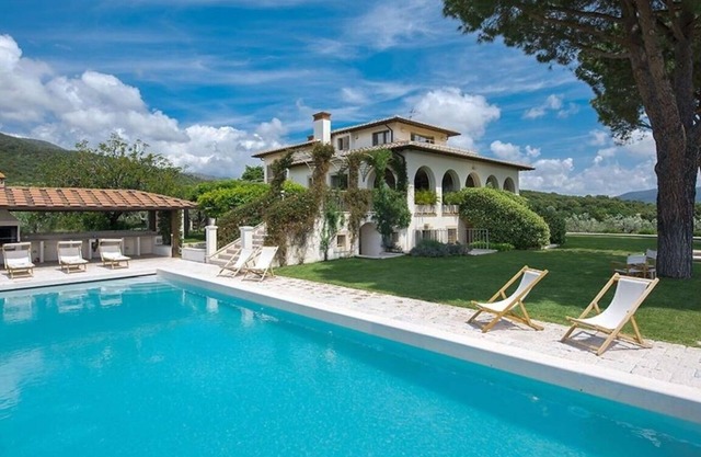 Villa Castiglione 10 amazing villa with p/pool and sea view
