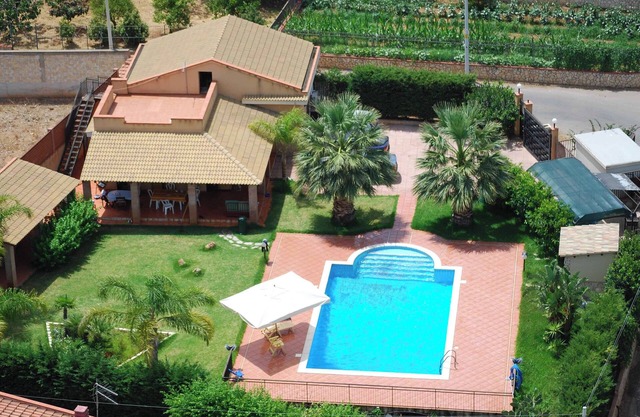 Villa Cocus (Villa with private pool) CIR 19082004C213708