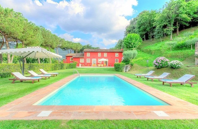 Villa Collevento: An elegant and welcoming two-story villa situated in a quiet location, surrounded by a wonderful garden, with Free WI-FI.