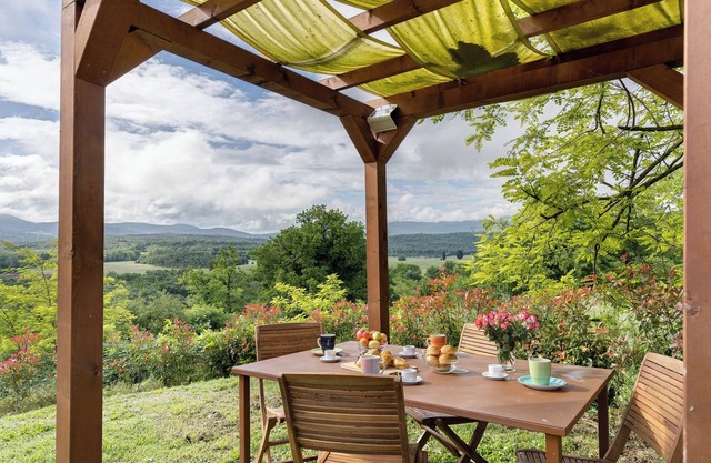 Villa 'Con Piscina E Recinto' with Shared Pool and Private Garden