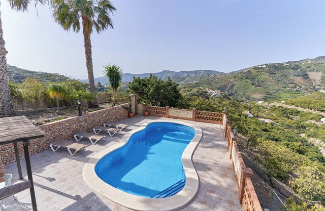 Villa 'Conchi' with Sea View, Wi-Fi and Air Conditioning