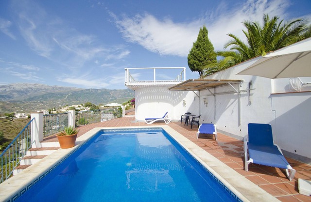 Villa Cortijo Bellavista with Mountain View, Pool, Wi-Fi, Garden & Terrace