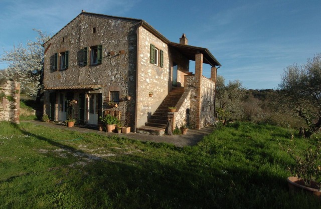 Villa/country house with panoramic views 80 km from Rome