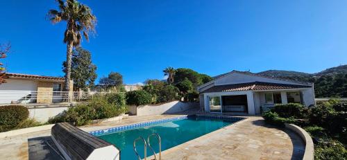 Villa de standing Les Amandiers, vue mer & piscine