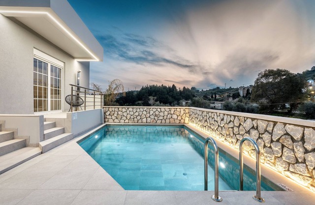 Villa "Eldorado Luxury" with Mountain View, Private Pool & Wi-Fi