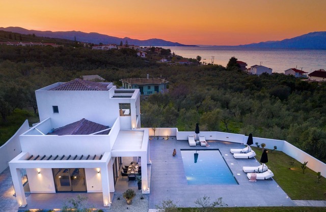 Villa Elysian - Three Bedroom Villa, Sleeps 6
