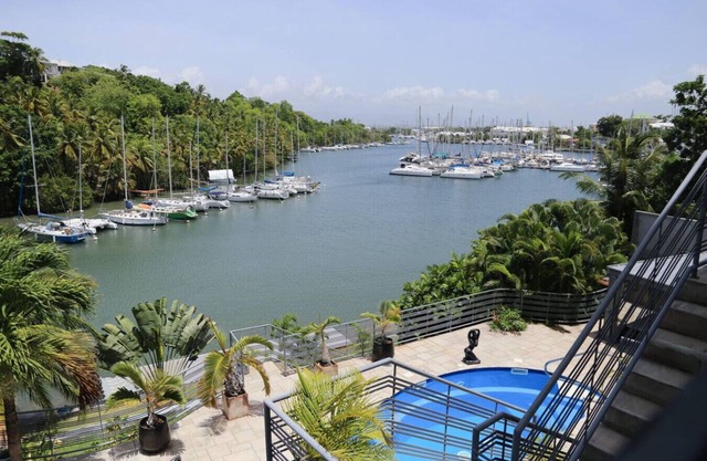 Villa Évasion, Jacuzzi pool and private pontoon