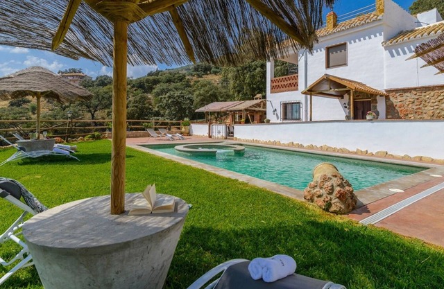 Villa Fraskito Iznájar by Ruralidays