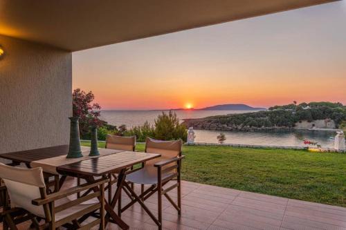 Villa Idyle - Beachfront Residence
