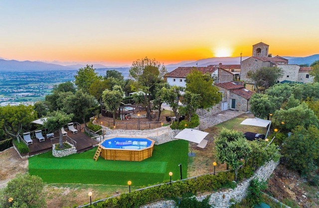 Villa Il Vecchio Borgo promoted by WeekHomes.com