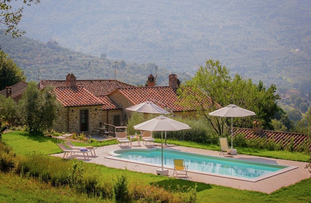 Villa in Cortona with Pool and Val di Chiana View