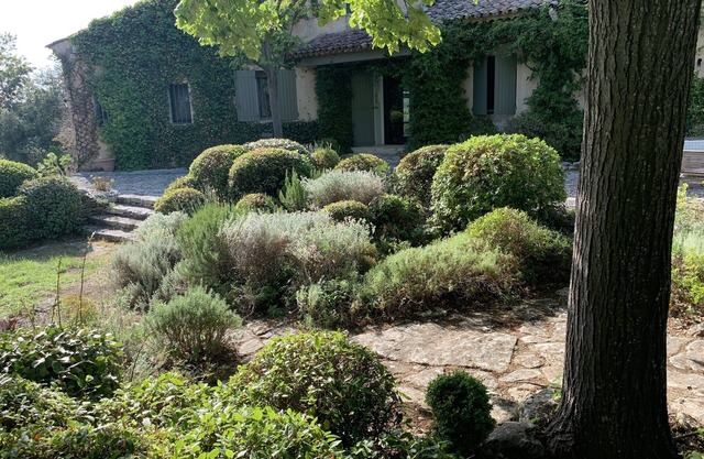 Villa in Goult: spacious, stylish, and well-equipped