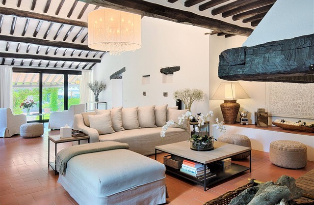 Villa in Castellina w. Pool, Garden & Winery