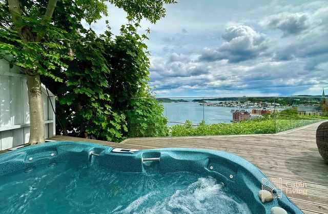 Villa in Kragerø unique view, jacuzzi, boat space & outdoor kitchen