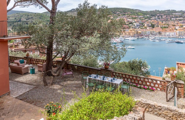 Villa in Porto Santo Stefano with 4 bedrooms sleeps 8