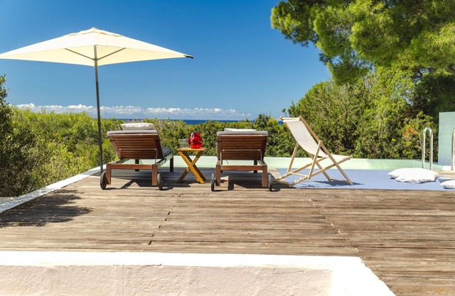 Villa in Porto Pino with 5 bedrooms sleeps 10