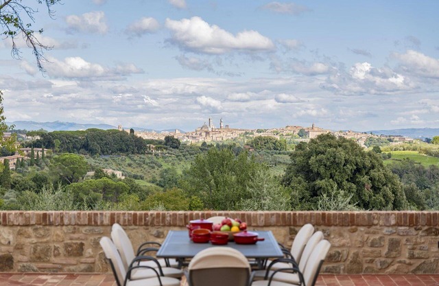 Villa in Siena with 5 bedrooms sleeps 12