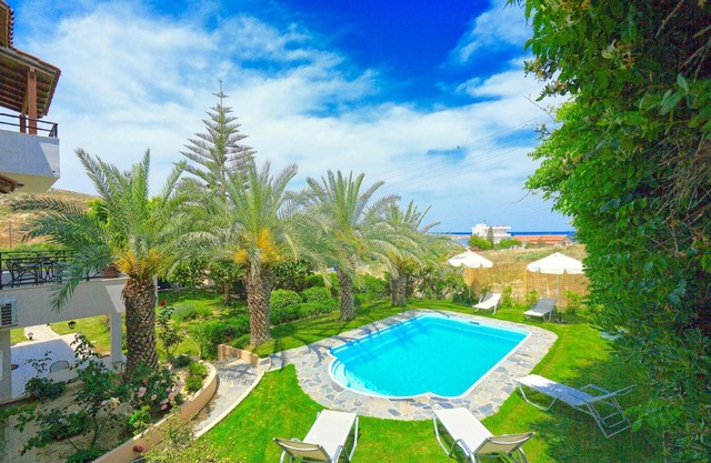 Villa Karteros with private swimming pool