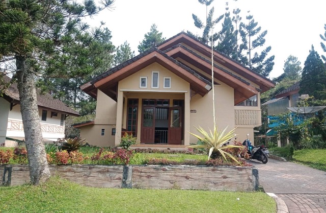 Villa Kota Bunga Allamanda