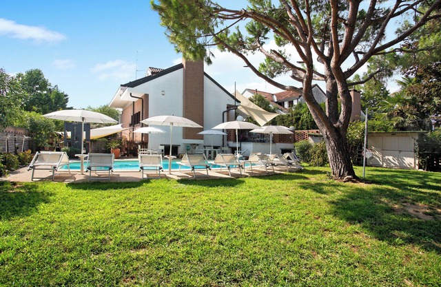 "Villa La Palmetta" with Pool, Terrace & Wi-Fi