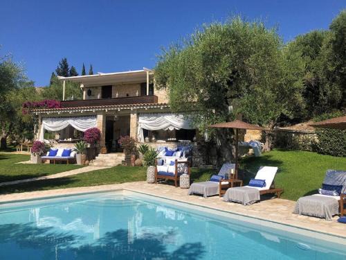 Villa Lalla - Unique Location, Private Pool & Spacious Garden, Ideal for Large Groups