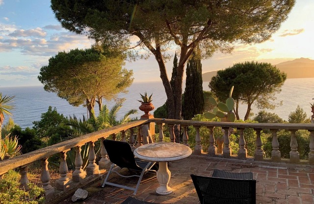 Villa 'Le Ginestre Di Mare' with Sea View, Private Terrace and Private Garden